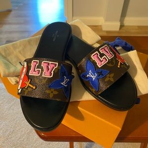 LOUIS VUITTON - LV Black Heart Flats ~ Sz 38 **Free Shipping**